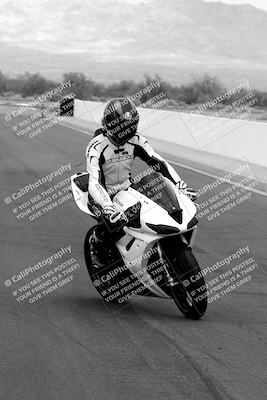 media/Mar-20-2023-Moto Forza (Mon) [[d0bbc59e78]]/Around the Pits/